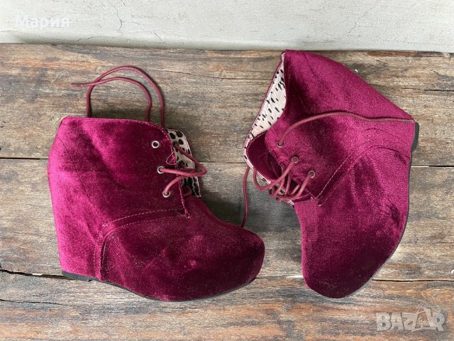 Плюшени обувки цвят бордо, със скрита платформа