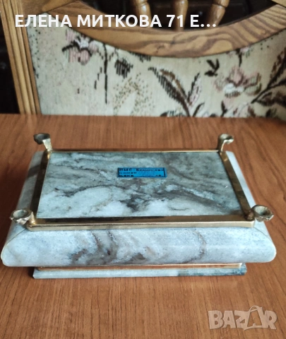 Масивна мраморна кутия за бижута от Соца с 4 метални крачета и обков в златисто, снимка 6 - Антикварни и старинни предмети - 53297696