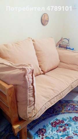 Продавам диван който става и на легло. В много добро състояние. 