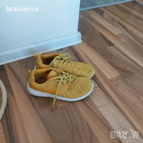 Златисти маратонки "Nike ", снимка 2 - Маратонки - 47934057