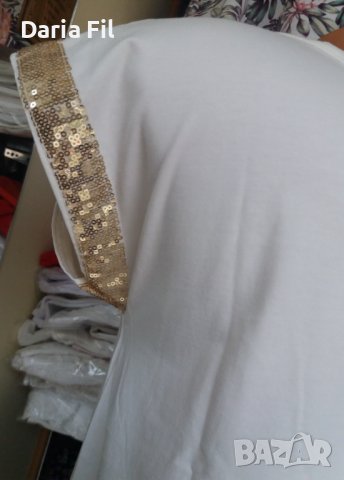 УНИКАЛНО КРАСИВА удължена бяла блуза със златиста щампа и златисти пайети по ръкавите , снимка 7 - Тениски - 42110177