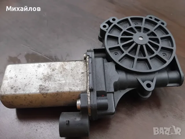 стъкло, моторче за стъкло и дръжка предна лява врата дачия дъстър, снимка 3 - Части - 55874155