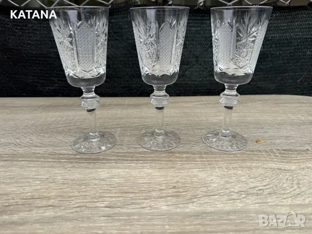 кристални чаши различни видове 