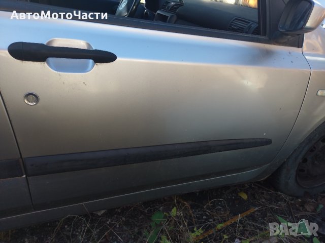 Продавам предна дясна врата от Фиат Стило, снимка 4 - Части - 30781804