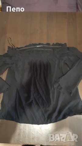 Блуза със голи рамене