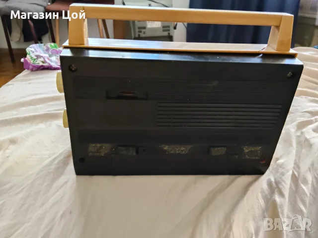 Преносим радио приемник Гиала 404, снимка 5 - Радиокасетофони, транзистори - 56104441