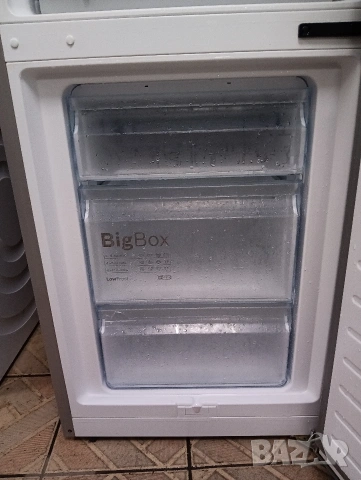 Като нов иноксов комбиниран хладилник с фризер Бош Bosch A+++ с две години гаранция!, снимка 9 - Хладилници - 53881498