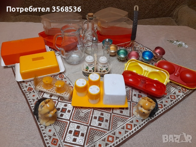 Изобилие от пластмасови изделия и др.