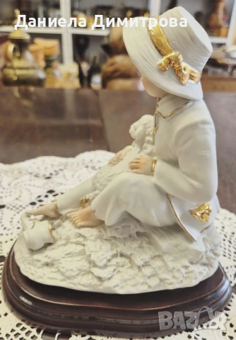 Порцеланова фигура, Capodimonte, снимка 4 - Статуетки - 54176061