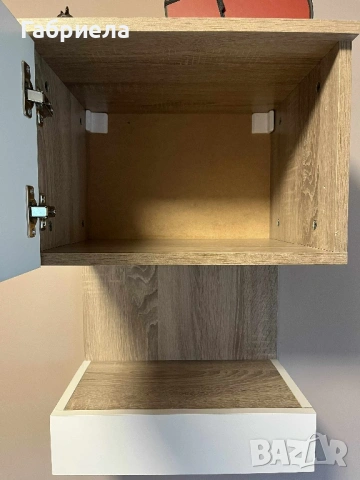 Продавам 2 бр. стенни шкафове, снимка 2 - Етажерки - 53078097