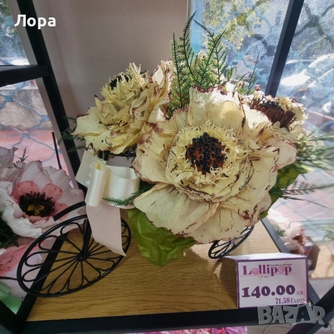 Декоративна кошница с ръчно изработени седем цветя от креп хартия от арт ателие Lollipop, снимка 3 - Декорация за дома - 52321428