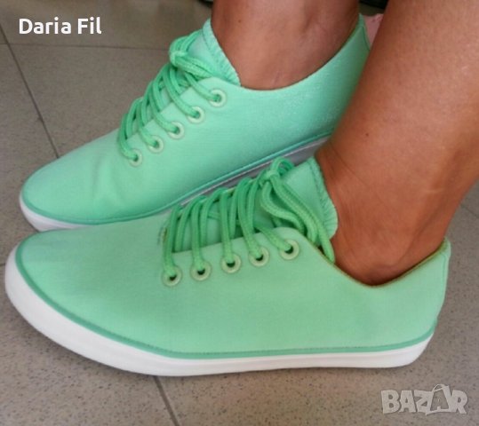 Светлозелени спортни обувки с перлен ефект, снимка 1