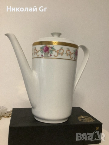 Сервиз за кафе  позлата порцелан произведено в Германия не се използва отличен състояние, снимка 2 - Антикварни и старинни предмети - 53187905