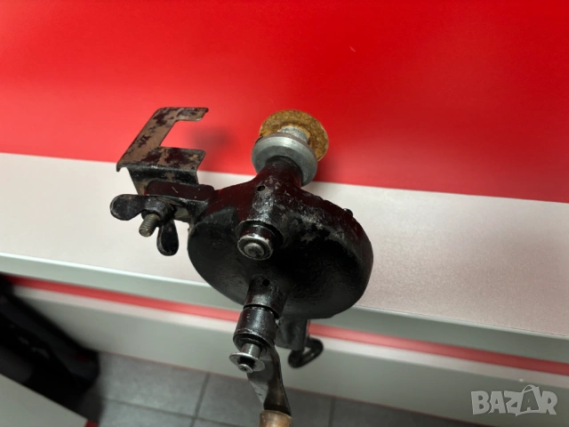 Стар, здрав, работещ Ръчен Шмиргел, снимка 2 - Други инструменти - 48779090