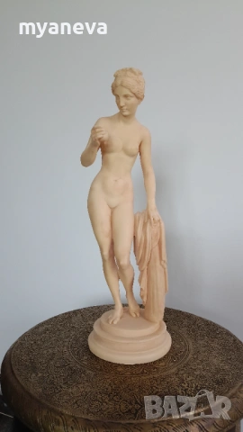 „Афродита с ябълка“ , богиня на любовта, красотата, удоволствието ., снимка 5 - Статуетки - 54221432