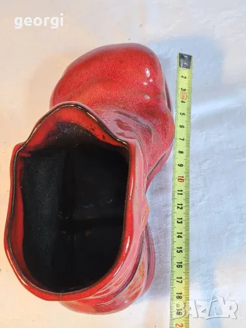 винтидж червена керамична обувка ваза моливник    4/4 , снимка 6 - Антикварни и старинни предмети - 49040247