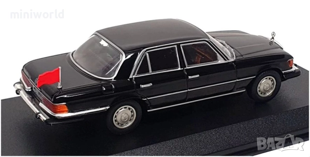 Mercedes-Benz 450 SEL W116 1977 филма Rocky IV мащаб 1:43 на GreenLight нов в PVC дисплей-кейс, снимка 2 - Колекции - 51643137