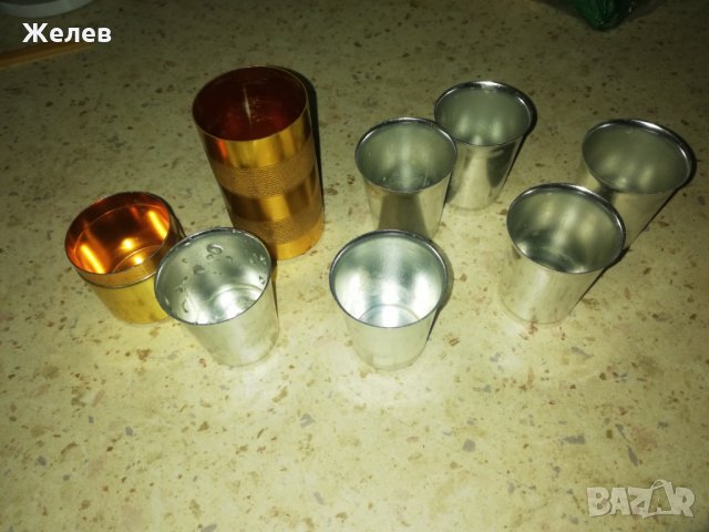 Малки алуминиеви чашки.