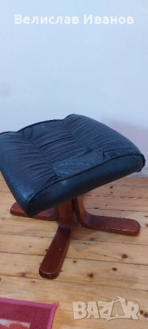Ретро кожена табуретка с дървени крака. Кожата няма скъсано. Отлично състояние. , снимка 9 - Антикварни и старинни предмети - 51477965