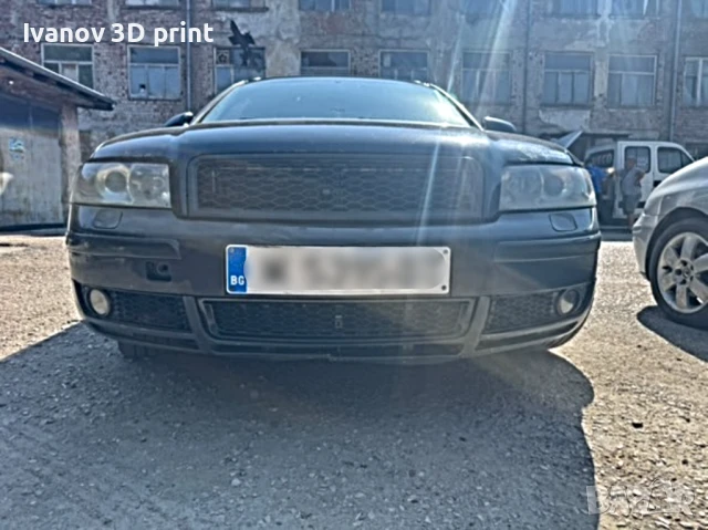 Audi A4 B6 Средна решетка за обикновена броня , снимка 3 - Части - 51199606