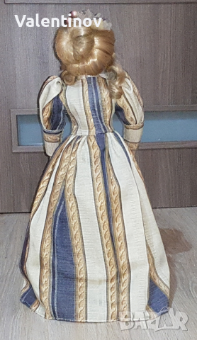 Порцеланова кукла със стойка , снимка 4 - Кукли - 44576308