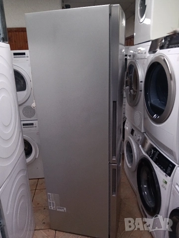 Като нов иноксов комбиниран хладилник с фризер Сименс Siemens А+++ с две години гаранция!, снимка 3 - Хладилници - 53908364