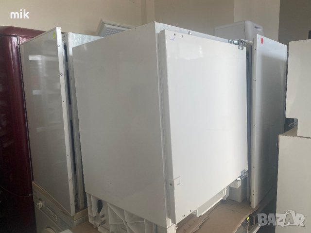 Малък хладилник за пълно вграждане 82 см, снимка 2 - Хладилници - 42327068