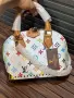 Louis Vuitton Луксозна Дамска Чанта с Емблематичен Монограм И Златисти Метални Елементи Код SEM-855, снимка 11