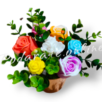 Букет от ароматни сапунени цветя в стилна метална кофичка Подходящ подарък за Осми Март