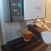 Кафемашина Делонги с ръкохватка с крема диск, работи перфектно и прави супер кафе , снимка 1 - Кафемашини - 40732504