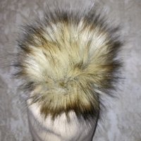 Woolk- Нова дамска зимна шапка с помпон и камъчета , снимка 5 - Шапки - 38334725