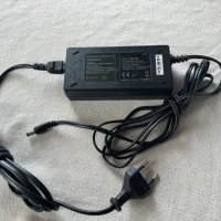 Зарядно 12V 5A  60W , Букса 5.5x2.5 mm, снимка 1 - Кабели и адаптери - 44310711