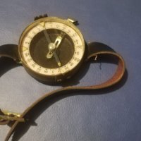 Стар военен компас от 50-те години. , снимка 1 - Антикварни и старинни предмети - 42677046