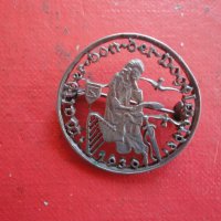 Ажурна сребърна брошка знак 1930, снимка 5 - Колиета, медальони, синджири - 40085082