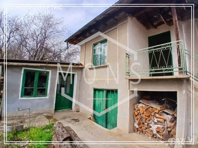 Двуетажна обзаведена къща с двор в с. Недан, общ. Павликени, снимка 1