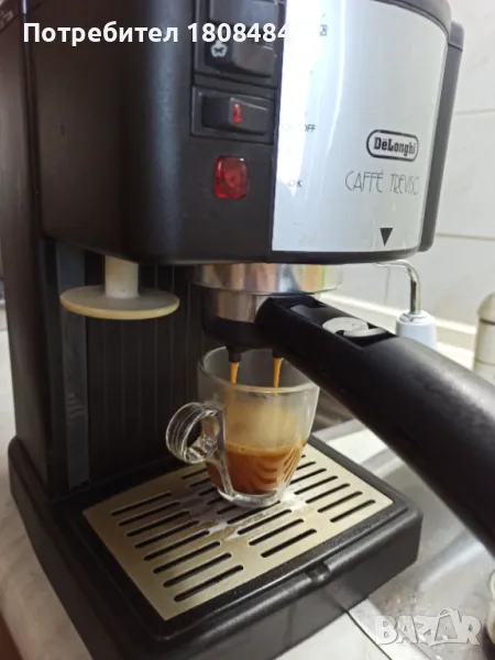 Кафемашина Делонги Тревизо с ръкохватка с крема диск, работи отлично и прави хубаво кафе с каймак , снимка 1