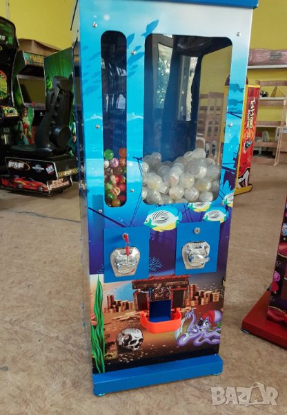 Вендинг машина за гумени топчета и капсули, снимка 1