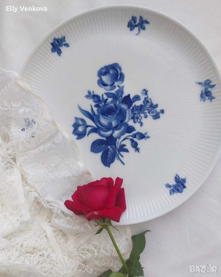 Порцеланово плато Heinrich Residenz Höchst с декор от сини цветя, снимка 1