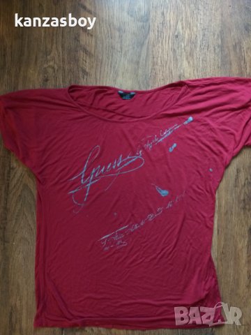 guess - страхотна дамска тениска КАТО НОВА, снимка 5 - Тениски - 39409935