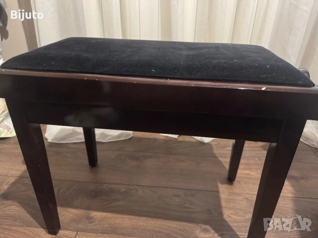 Стол за пиано