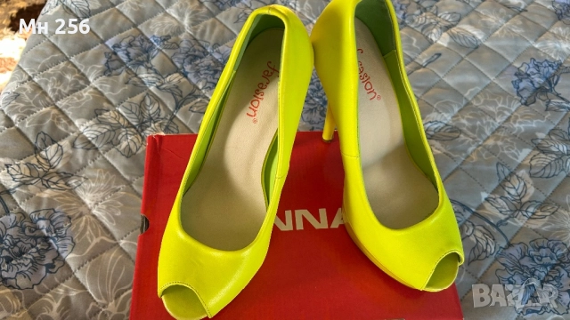 Обувки, снимка 4 - Дамски обувки на ток - 52613456