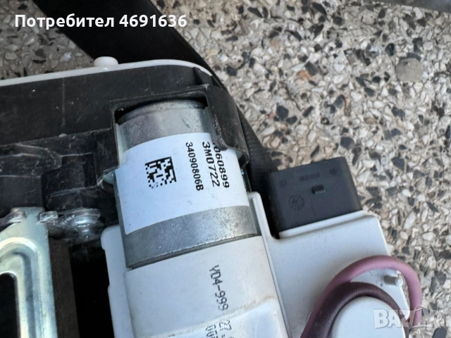 Машинка за оптягане на предните колани на Ауди Audi A8 D4 H4 само за 50лв. 4h0857833, снимка 4 - Части - 52902777