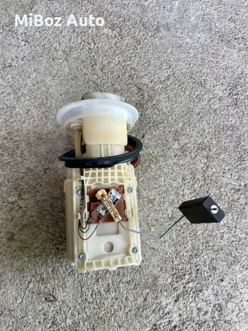 Горивна помпа бензин Фолксваген Голф 5 VW Golf, снимка 2 - Части - 50214749
