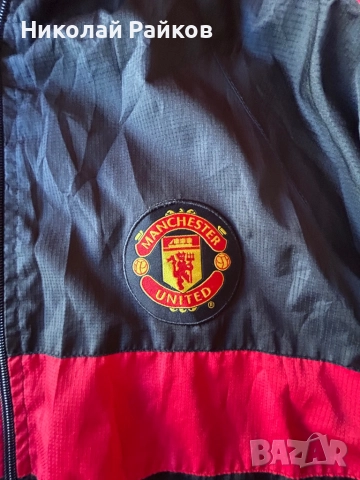 Оригинално яке на Манчестър Юнайтед , снимка 2 - Спортни дрехи, екипи - 51659236
