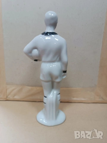 рядка порцеланова фигура футболист, снимка 4 - Антикварни и старинни предмети - 53995479