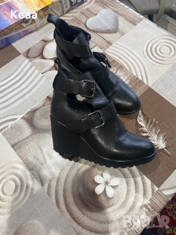 Дамски боти, снимка 2 - Дамски боти - 53183753