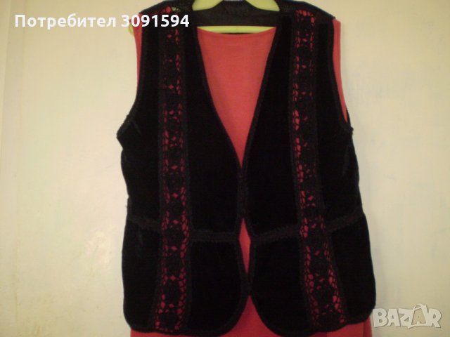   Дамско елече черно копринено кадифе  с мотиви плетени на една кука