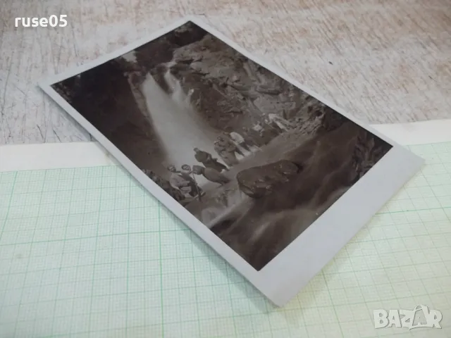 Снимка стара на група младежи пред водопада, снимка 3 - Колекции - 47904422