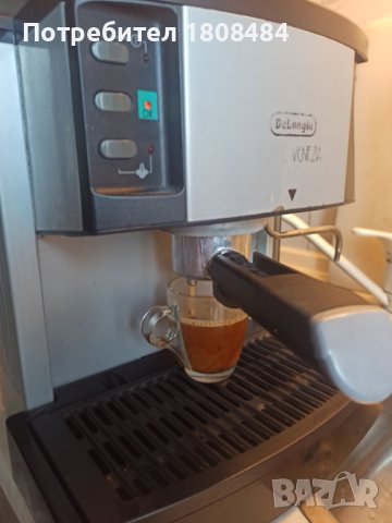 Кафемашина Делонги с ръкохватка с крема диск, работи перфектно и прави супер кафе , снимка 1 - Кафемашини - 40732504