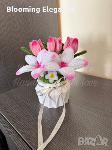 Вечна аранжировка в гипсова кашпа от плюшена тел - лалета и лилии, снимка 2 - Подаръци за жени - 54174223